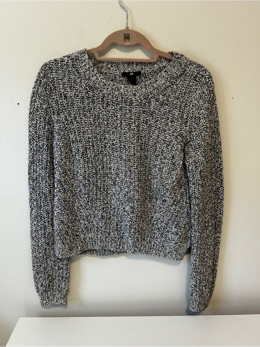H&M Black and White Marled Cropped Crewneck Sweater